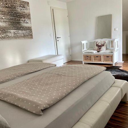 Ferienwohnung H&H Happy Holiday Velden am Wörthersee Exteriör bild